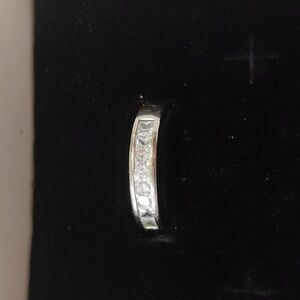 No Boundaries Silver Ring with White Glass  Stones Size 5